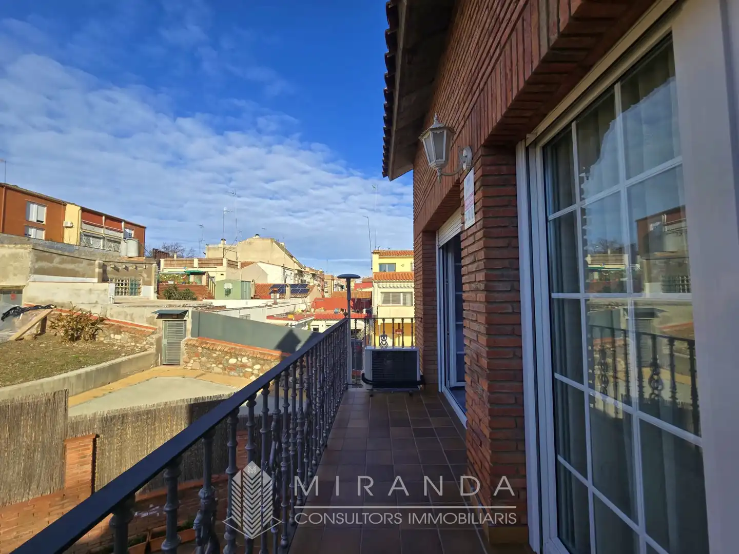 Vista exterior de Casa adosada en venta en Canovelles con Aire acondicionado, Calefacción y Terraza