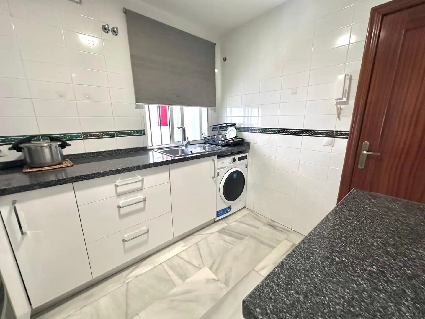 Kitchen of Flat for sale in Sevilla