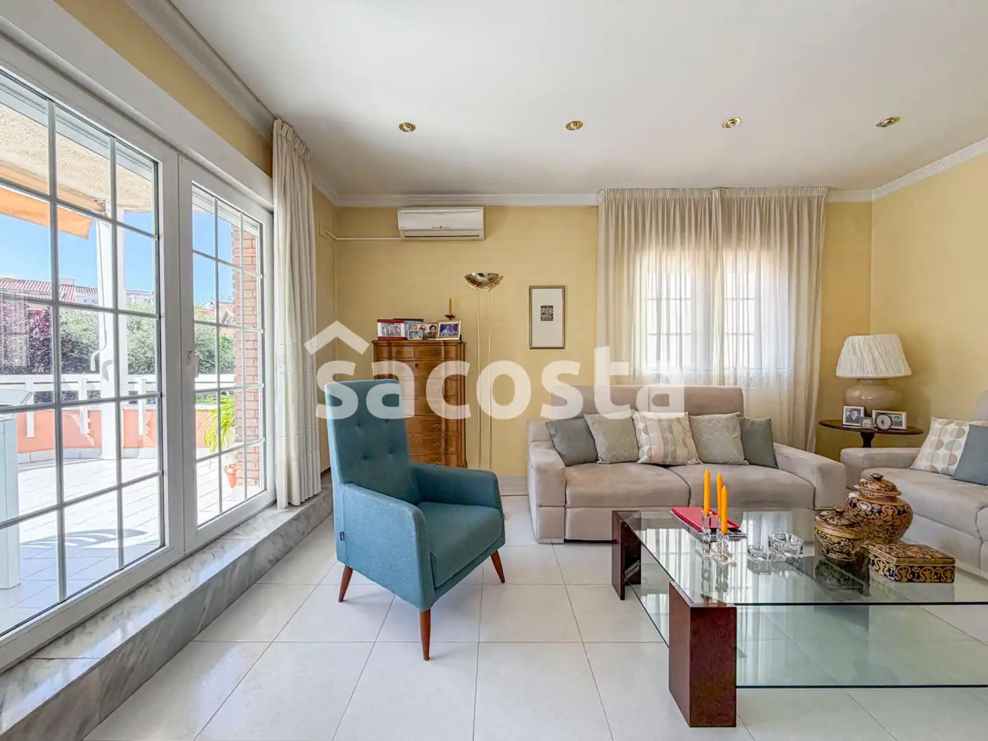 Sala de estar de Casa adosada en venta en Pineda de Mar con Aire acondicionado, Calefacción y Jardín privado