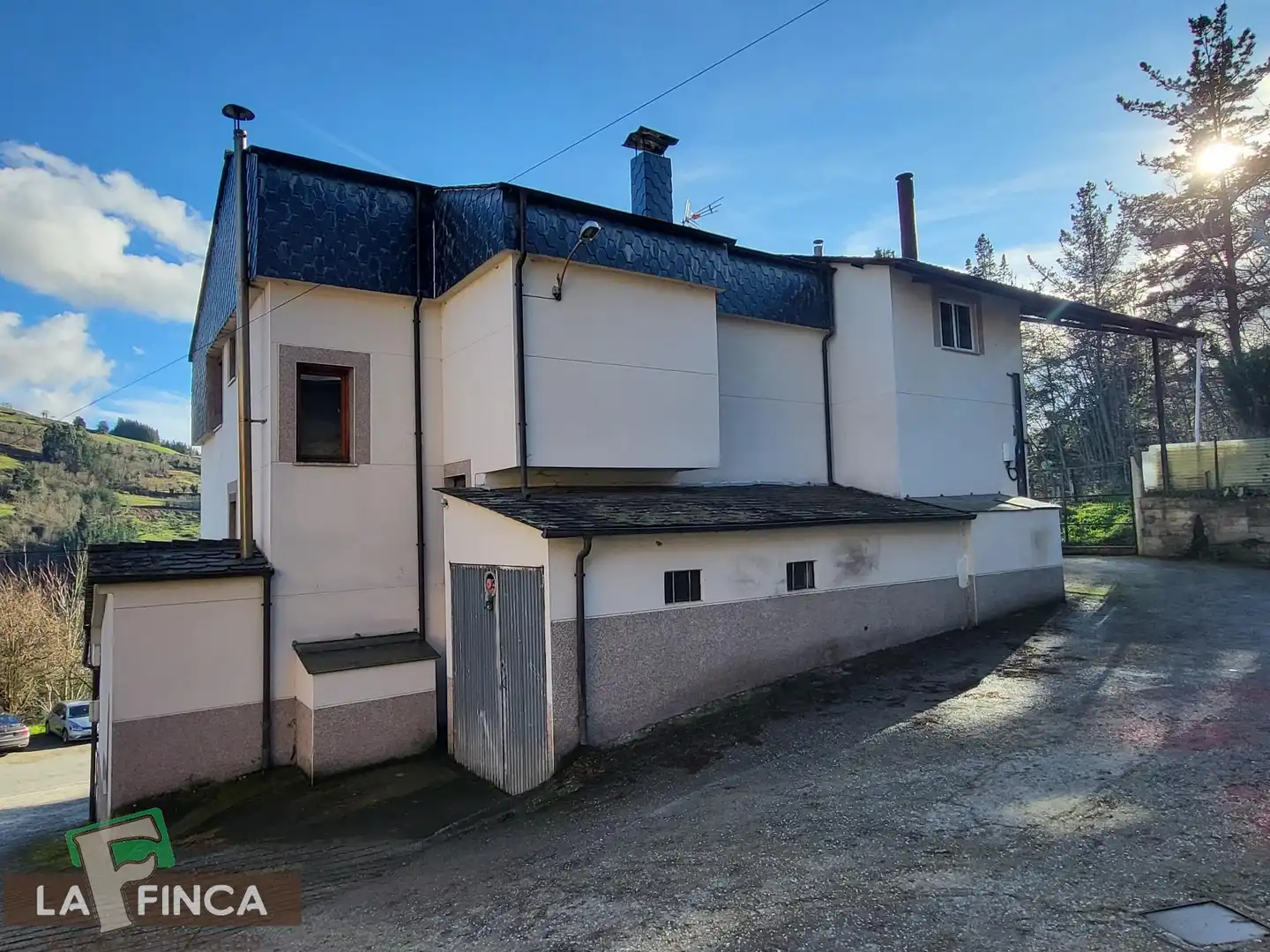 Vista exterior de Casa o chalet en venta en Cangas del Narcea con Calefacción, Terraza y Trastero