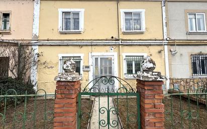 Vista exterior de Casa o xalet en venda en Burgos Capital amb Calefacció i Traster