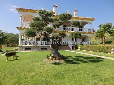 Chalet con balcón en venta en Centro