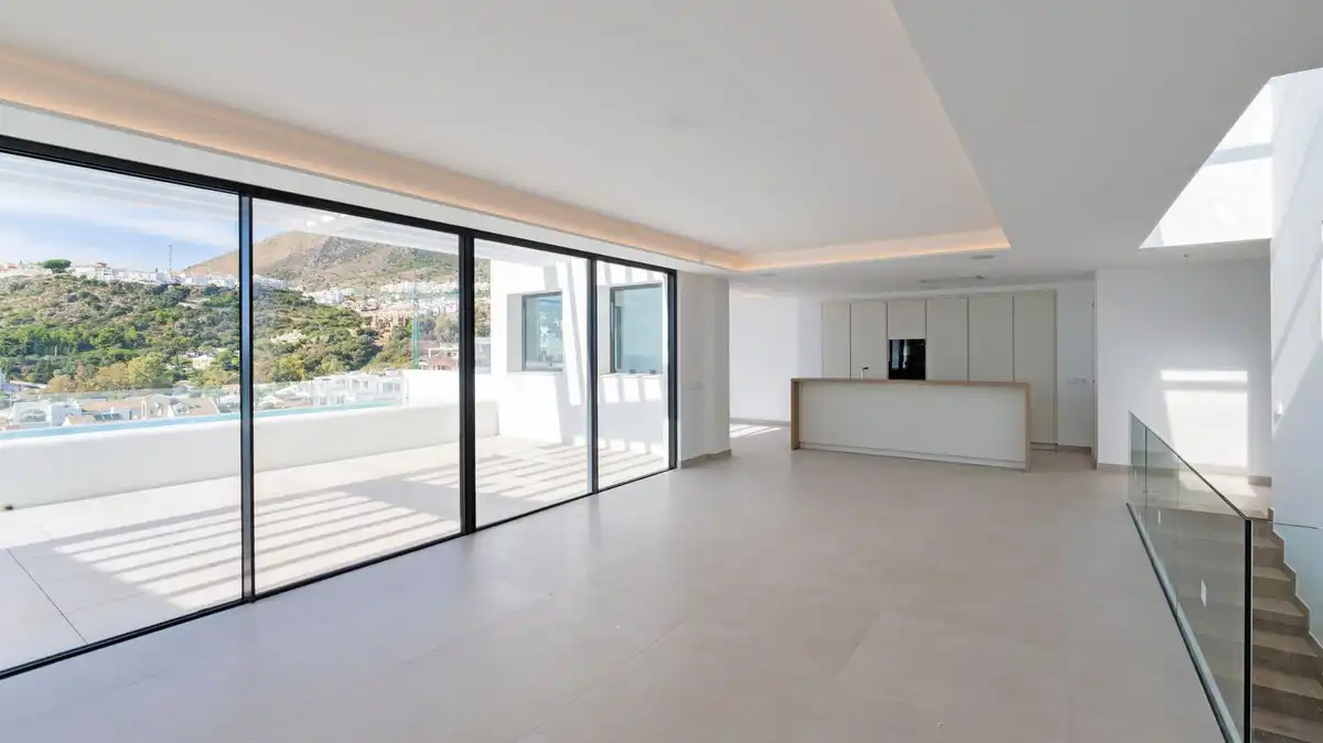 Wohnzimmer von Einfamilien-Reihenhaus zum Verkauf in Benalmádena mit Klimaanlage, Terrasse und Abstellraum