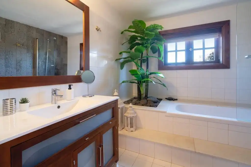 Baño de Casa o chalet en venta en Teguise con Jardín privado, Terraza y Amueblado