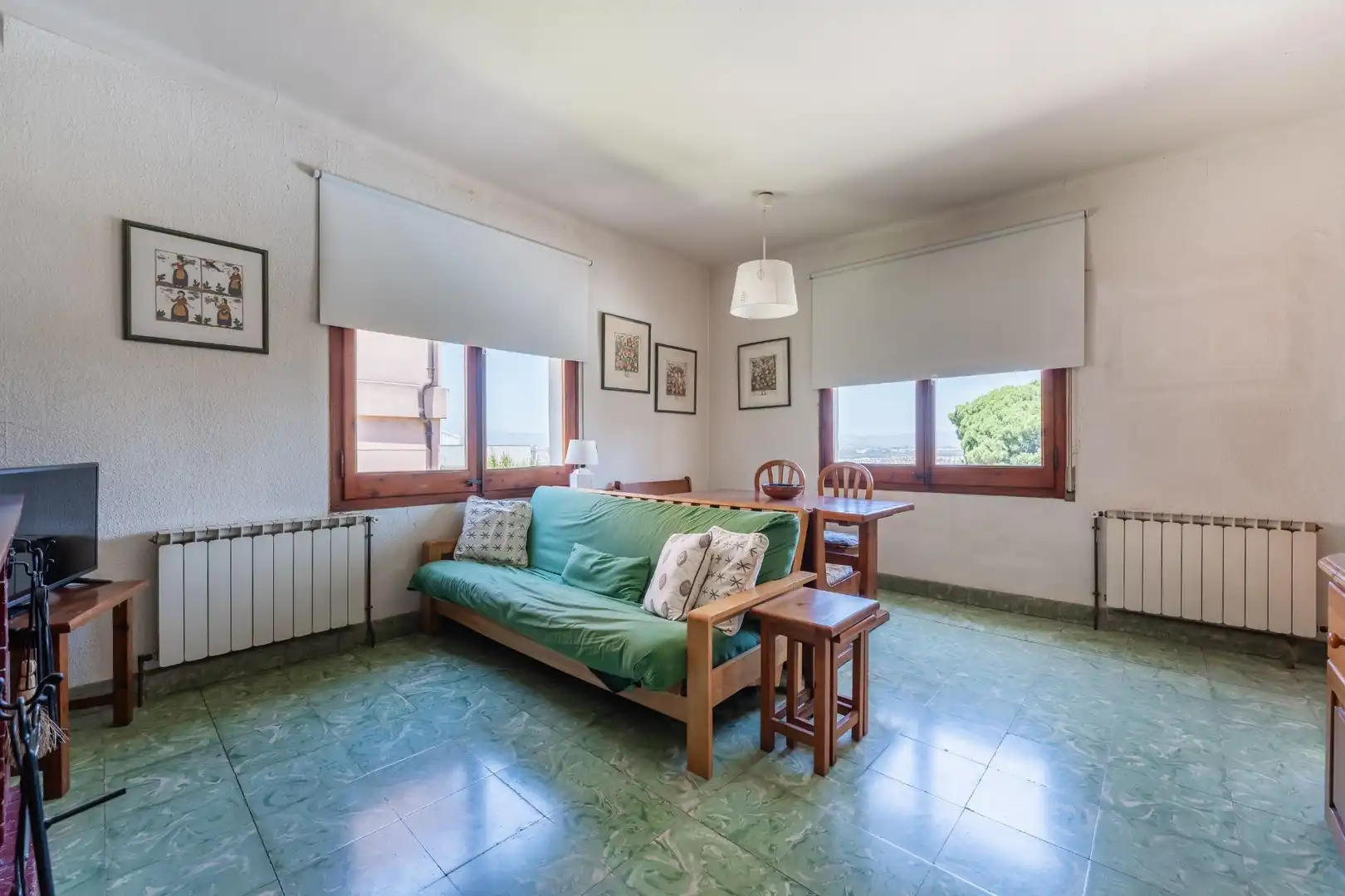 Sala d'estar de Casa o xalet en venda en Montornès del Vallès amb Calefacció, Jardí privat i Piscina