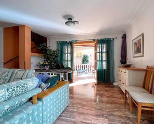 Sala d'estar de Casa o xalet en venda en Marbella amb Aire condicionat i Terrassa