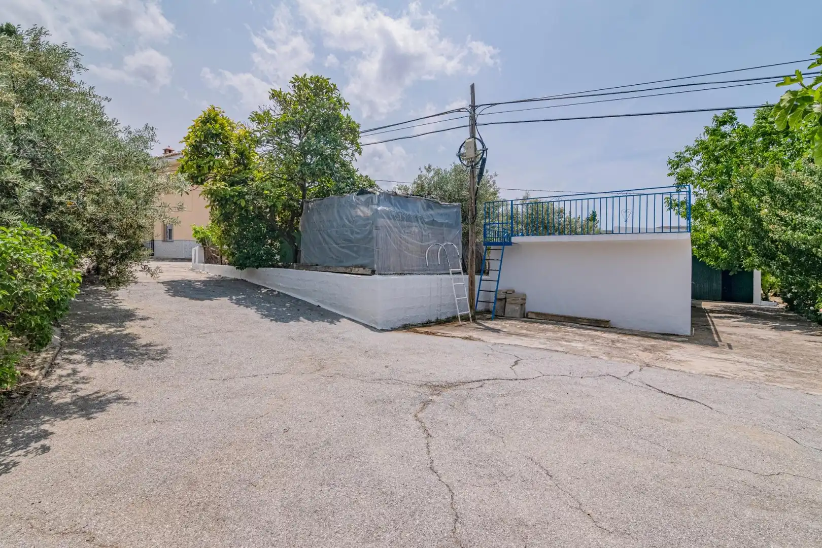 Vista exterior de Casa o xalet en venda en Baza amb Aire condicionat, Calefacció i Jardí privat
