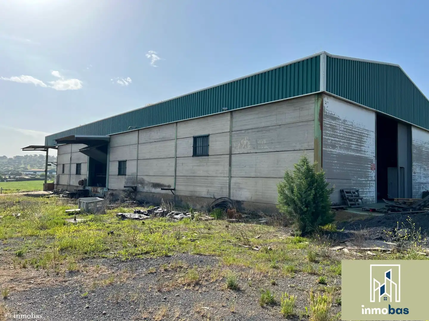 Vista exterior de Nau industrial en venda en Valverde de Leganés