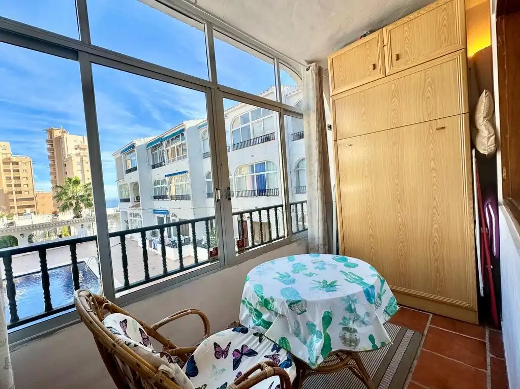 Schlafzimmer von Wohnung zur Miete in Torrevieja mit Klimaanlage, Terrasse und Schwimmbad