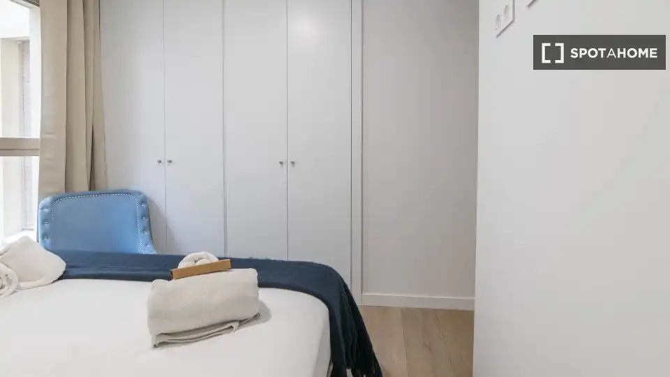 Habitación de Apartamento para compartir en El Puig de Santa Maria con Aire acondicionado, Terraza y Amueblado