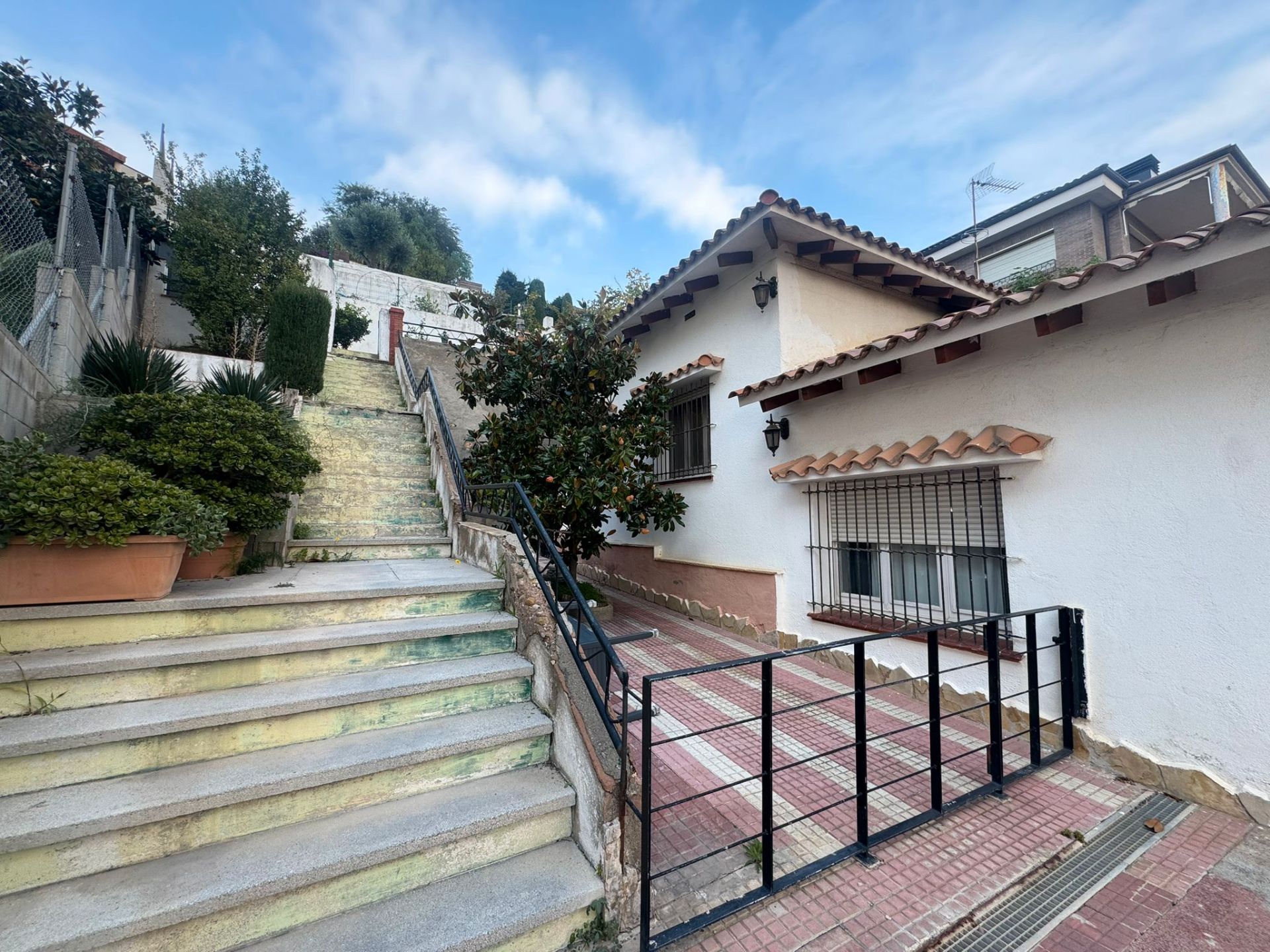 Exterior view of House or chalet for sale in Esplugues de Llobregat  with Heating, Private garden and Terrace