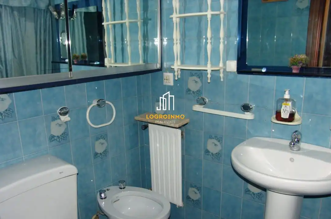 Bathroom of Flat for sale in  Logroño  with Heating, Terrace and Balcony