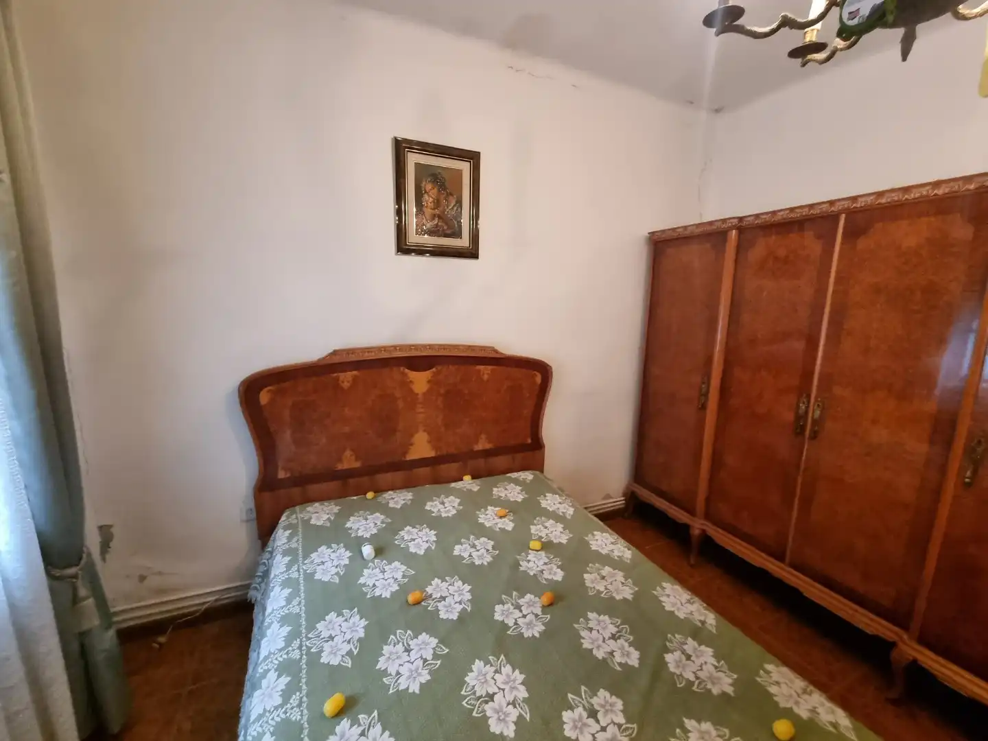 Dormitori de Casa adosada en venda en Burgos amb Jardí privat