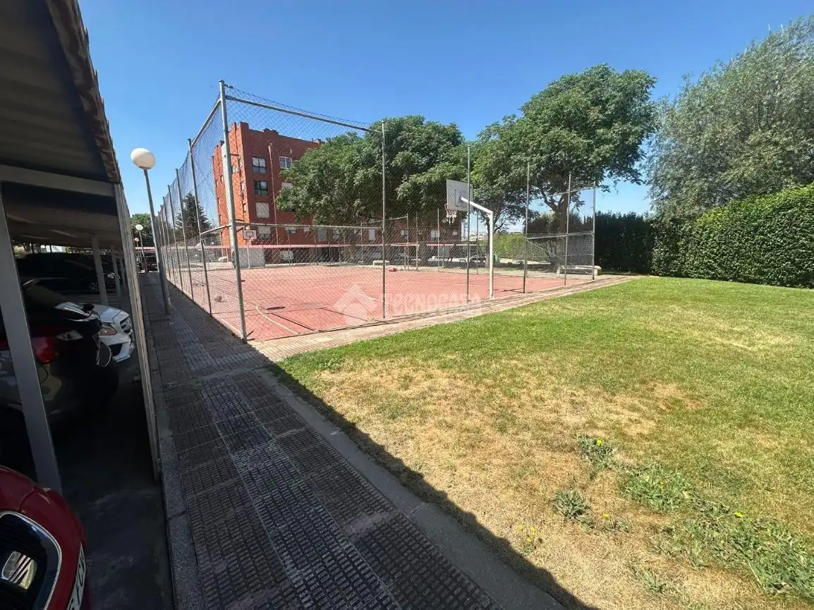 Aparcament de Pis en venda en Azuqueca de Henares amb Aire condicionat, Calefacció i Terrassa
