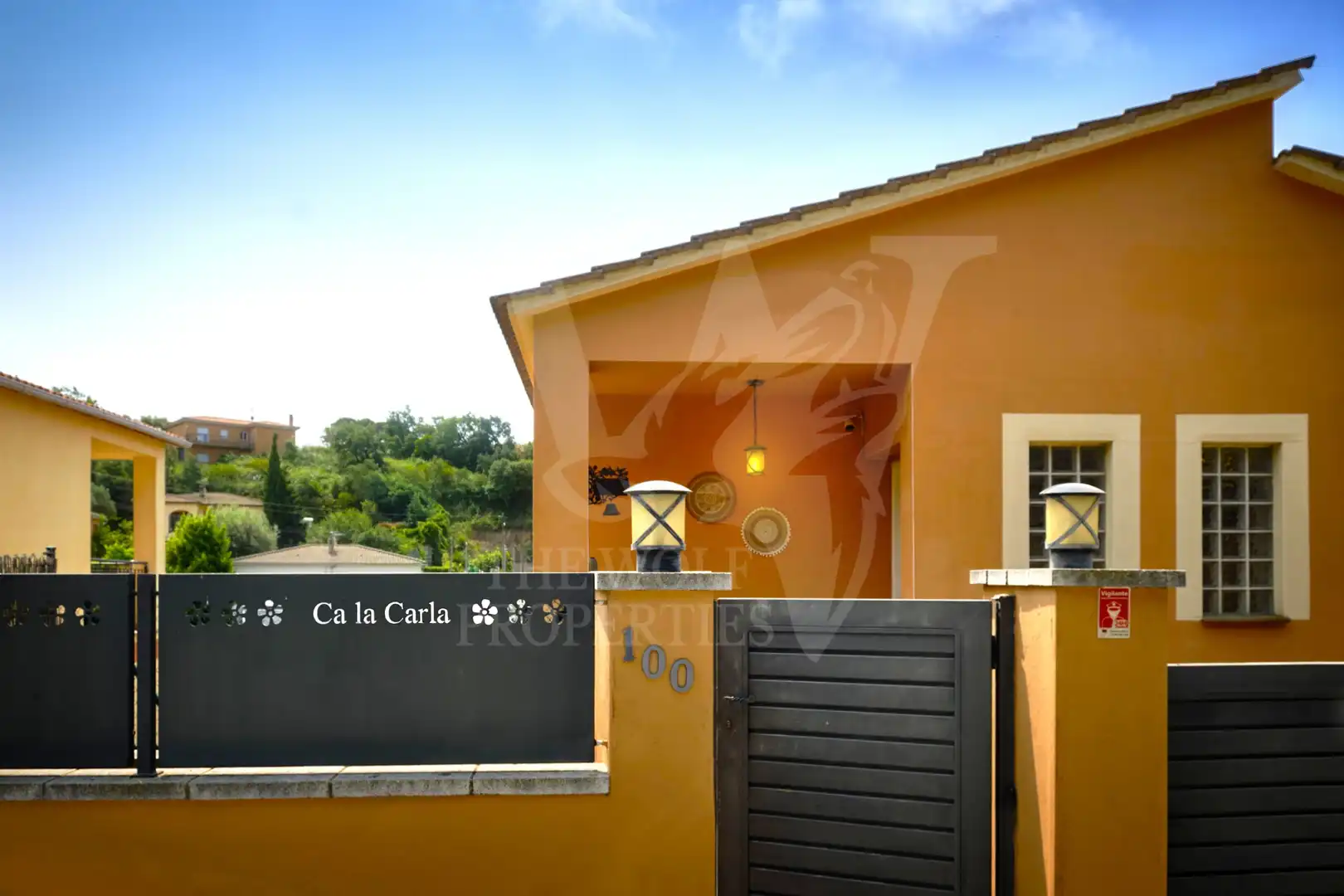 Exterior view of Houses for rent in Aiguaviva Parc