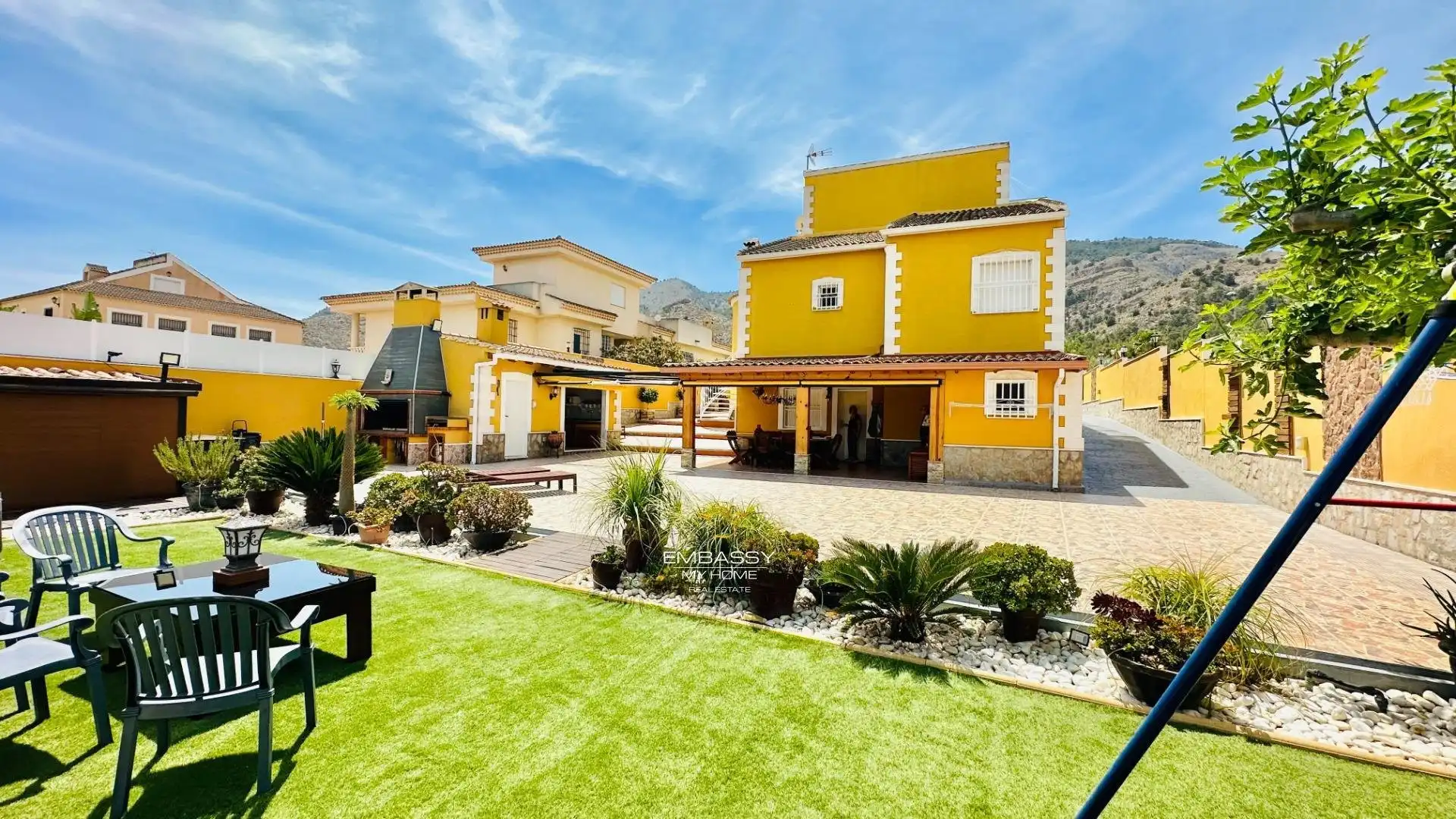 Vista exterior de Casa o xalet en venda en Orihuela amb Calefacció, Jardí privat i Terrassa