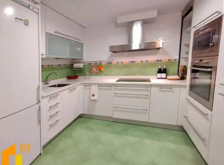 Cocina de Piso en venta en Burgos con Calefacción