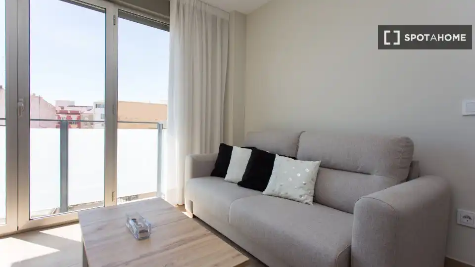 Flat with terrace to rent in L'Eixample