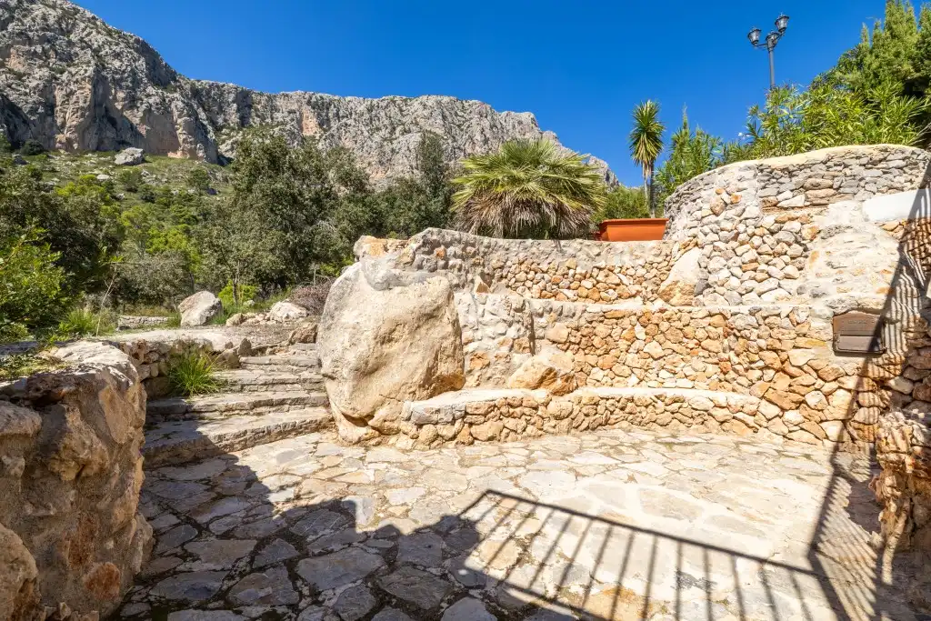 Außenansicht von Haus oder Chalet zum Verkauf in Puigpunyent mit Privatgarten, Terrasse und Schwimmbad
