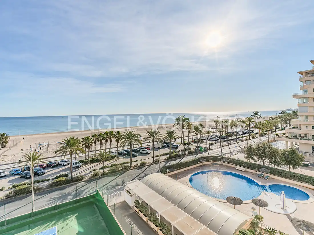 Außenansicht von Wohnung zum Verkauf in Alicante / Alacant mit Klimaanlage, Heizung und Gemeinschaftspool