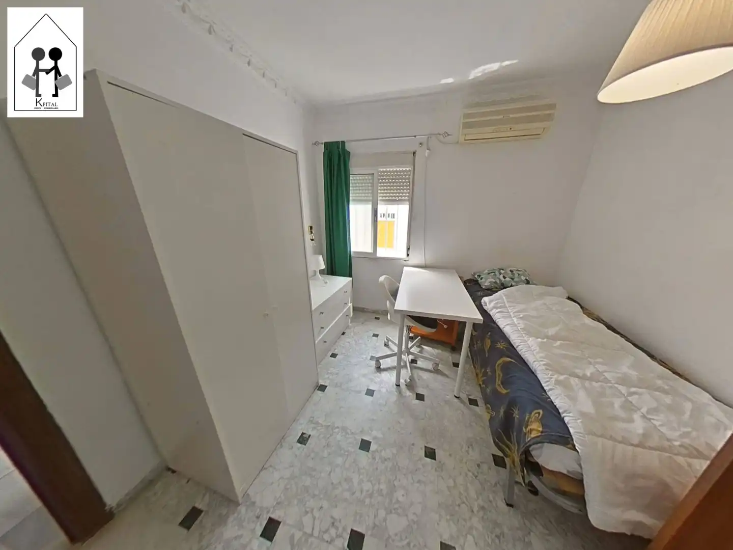 Bedroom of Flat for sale in Sevilla  with Air Conditioner, Heating and Furnished