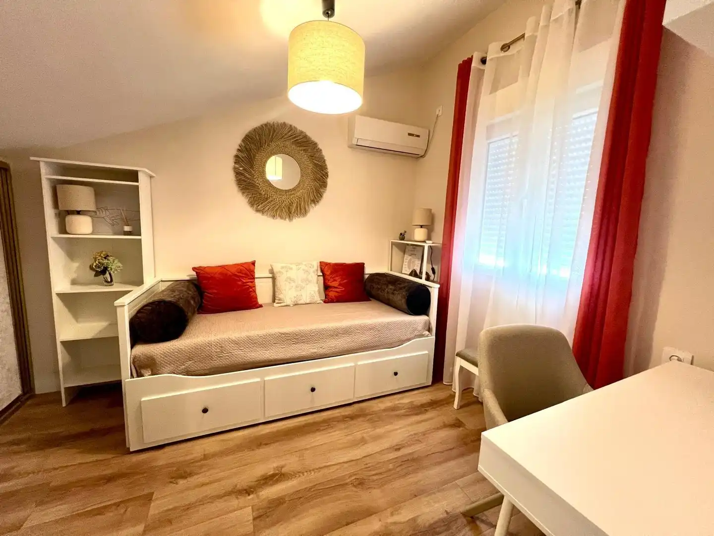 Bedroom of Houses for rent in Plasencia  with Air Conditioner, Furnished and Balcony