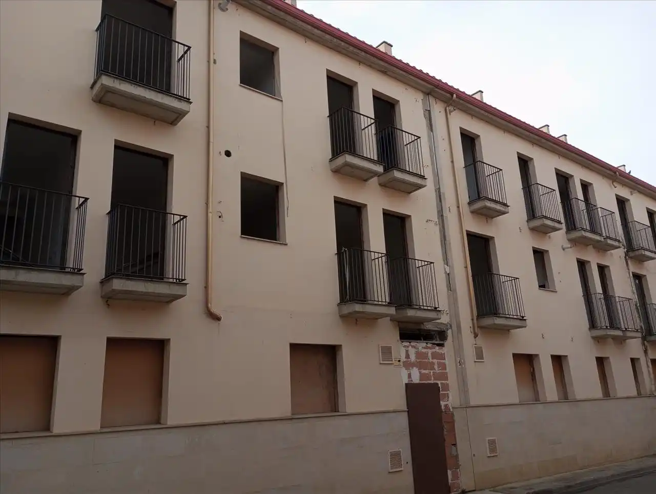 Vista exterior de Edifici en venda en Bell-lloc d'Urgell