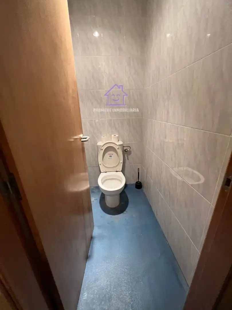 Baño de Nave industrial de alquiler en Arteixo