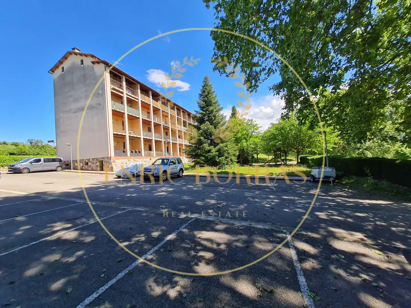 Parking de Dúplex en venta en Berga con Calefacción, Terraza y Trastero