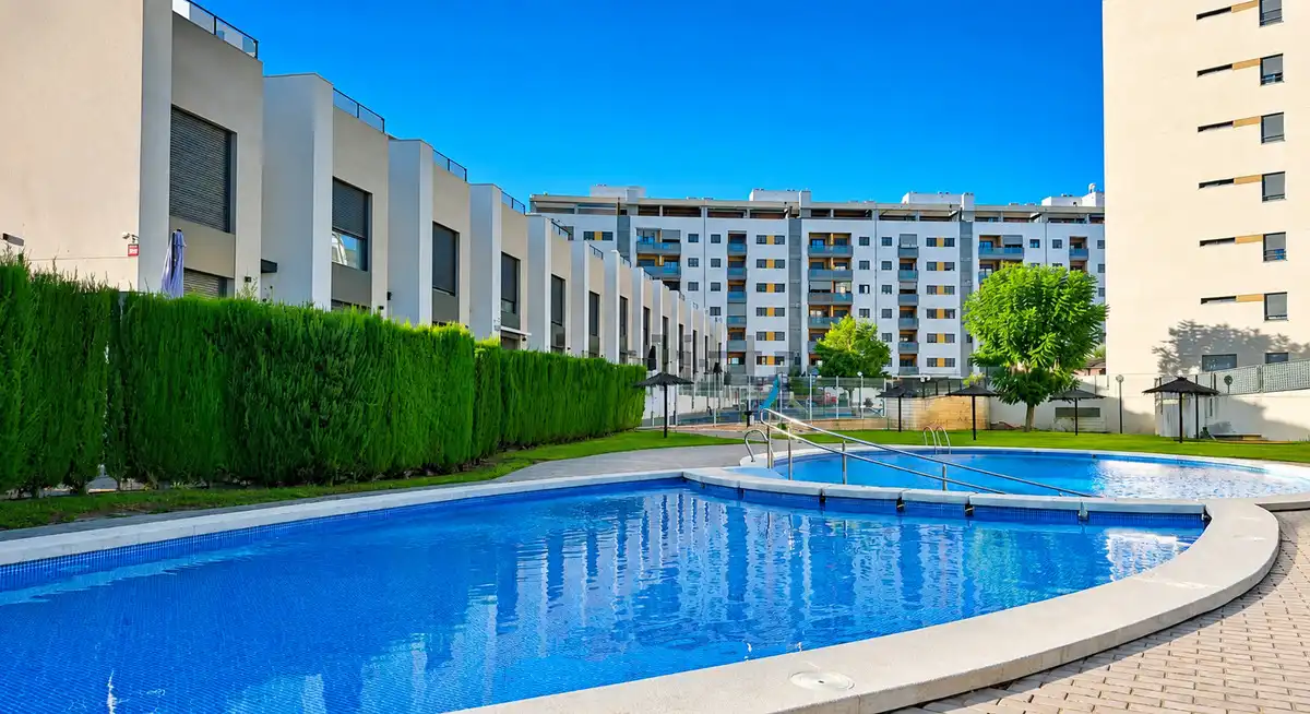 Piscina de Pis en venda en Murcia amb Aire condicionat, Calefacció i Jardí privat
