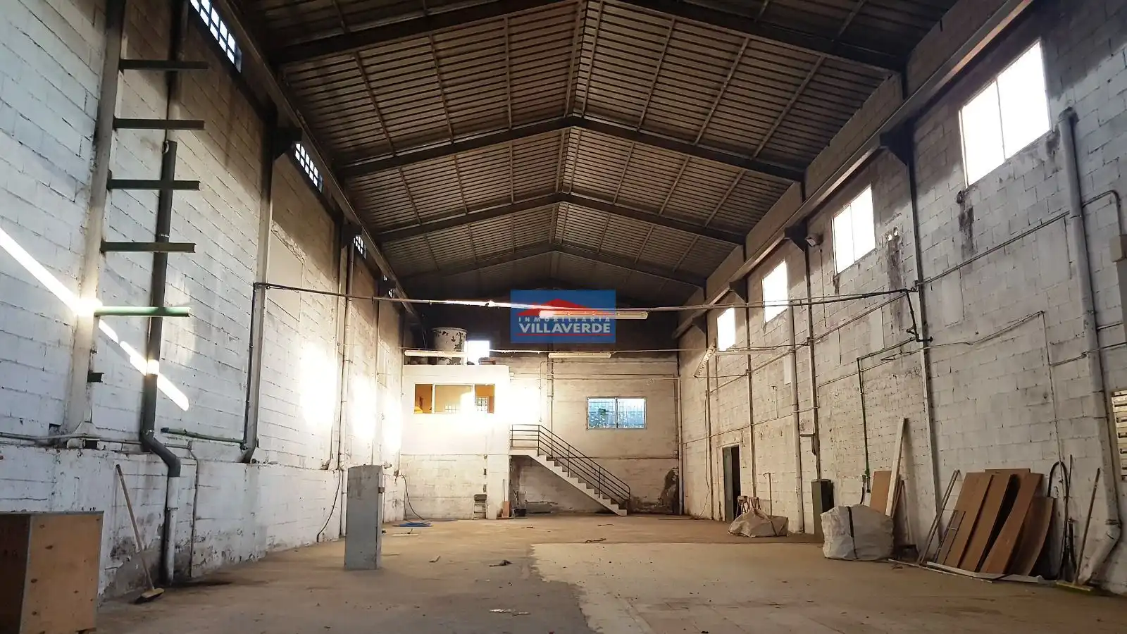 Nave industrielle à vendre à Coiro