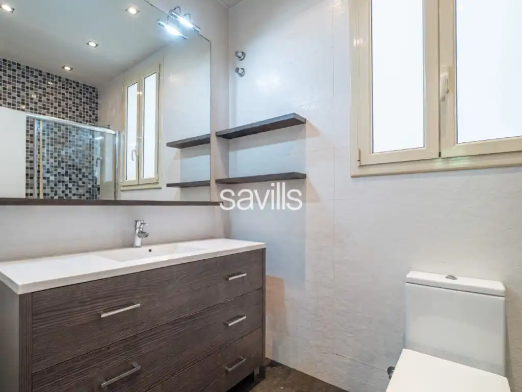 Bany de Apartament en venda en Barcelona amb Aire condicionat, Terrassa i Balcó