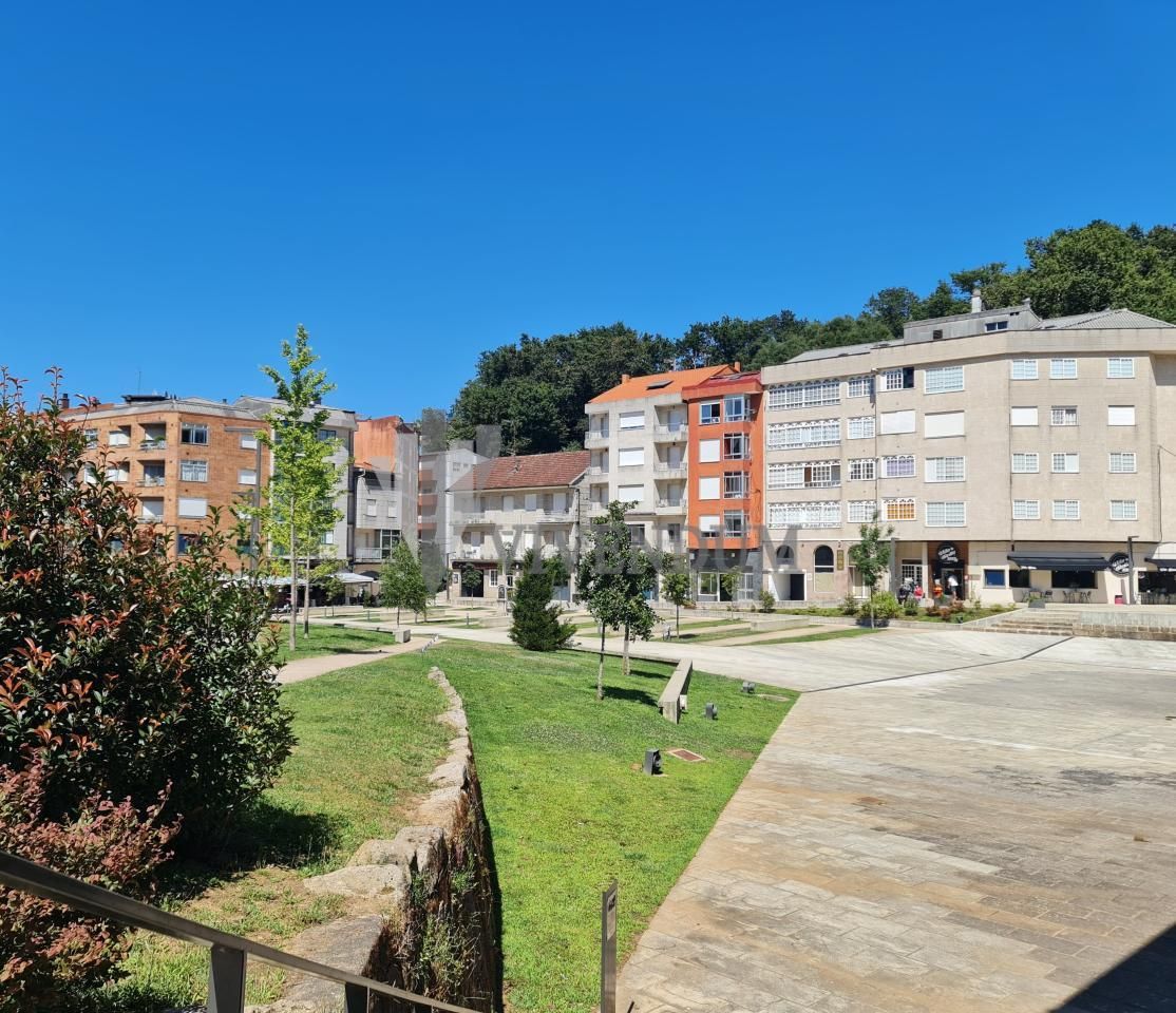 Vista exterior de Pis en venda en Redondela amb Calefacció, Terrassa i Traster