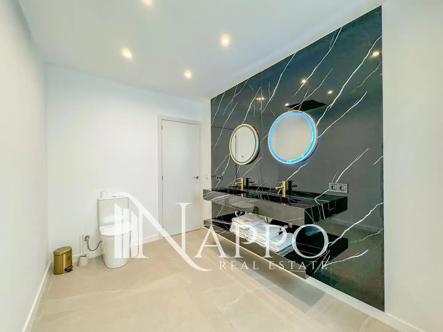 Bathroom of Flat for rent in  Palma de Mallorca  with Air Conditioner, Terrace and Furnished