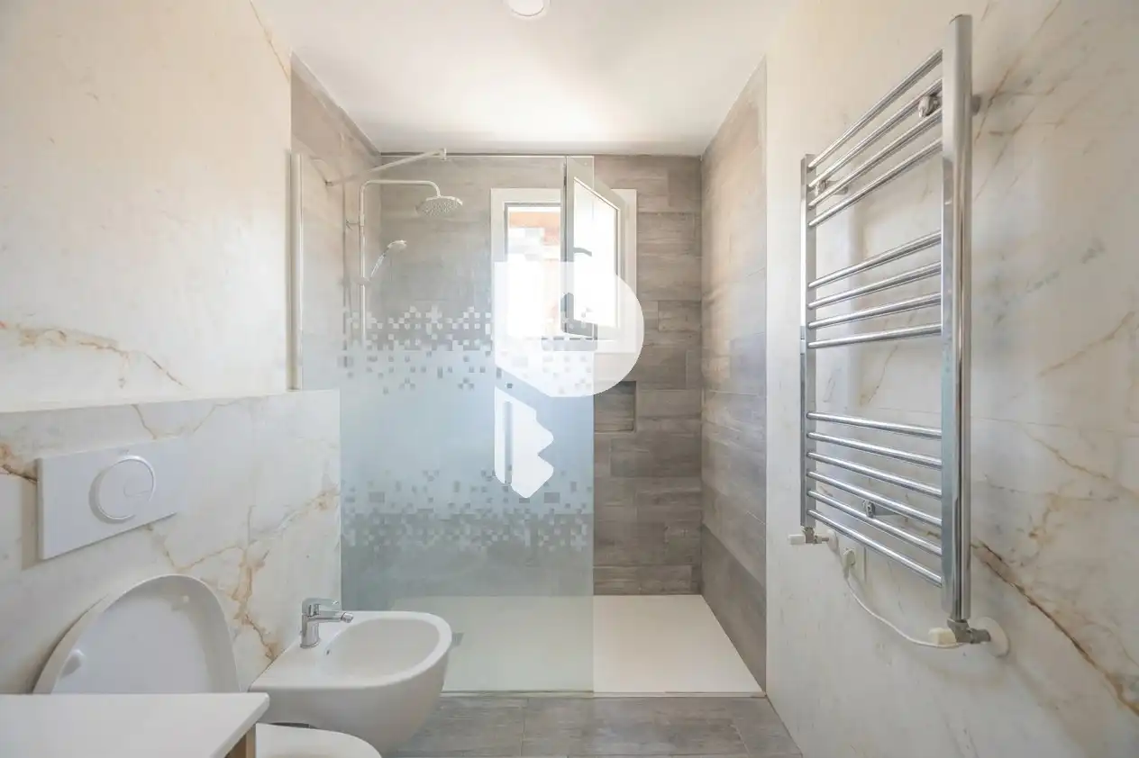 Bany de Casa o xalet en venda en Sant Vicenç Dels Horts amb Aire condicionat, Calefacció i Parquet