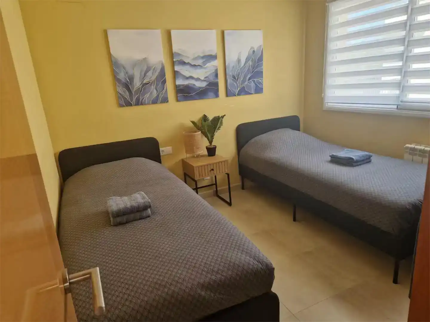 Dormitori de Pis de lloguer en Calafell amb Aire condicionat, Jardí privat i Parquet