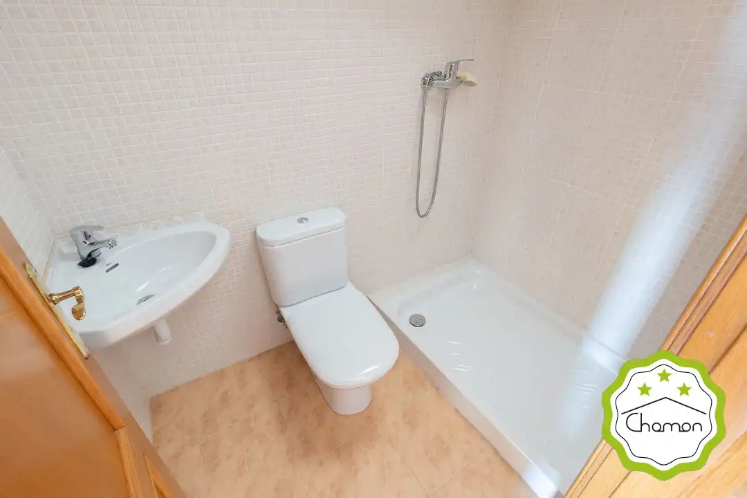 Badezimmer von Einfamilien-Reihenhaus zum Verkauf in Barakaldo  mit Heizung, Privatgarten und Terrasse