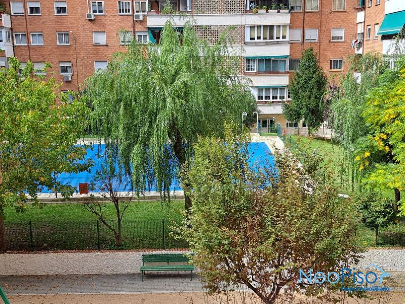 Piscina de Pis en venda en Alcorcón amb Terrassa i Piscina comunitària