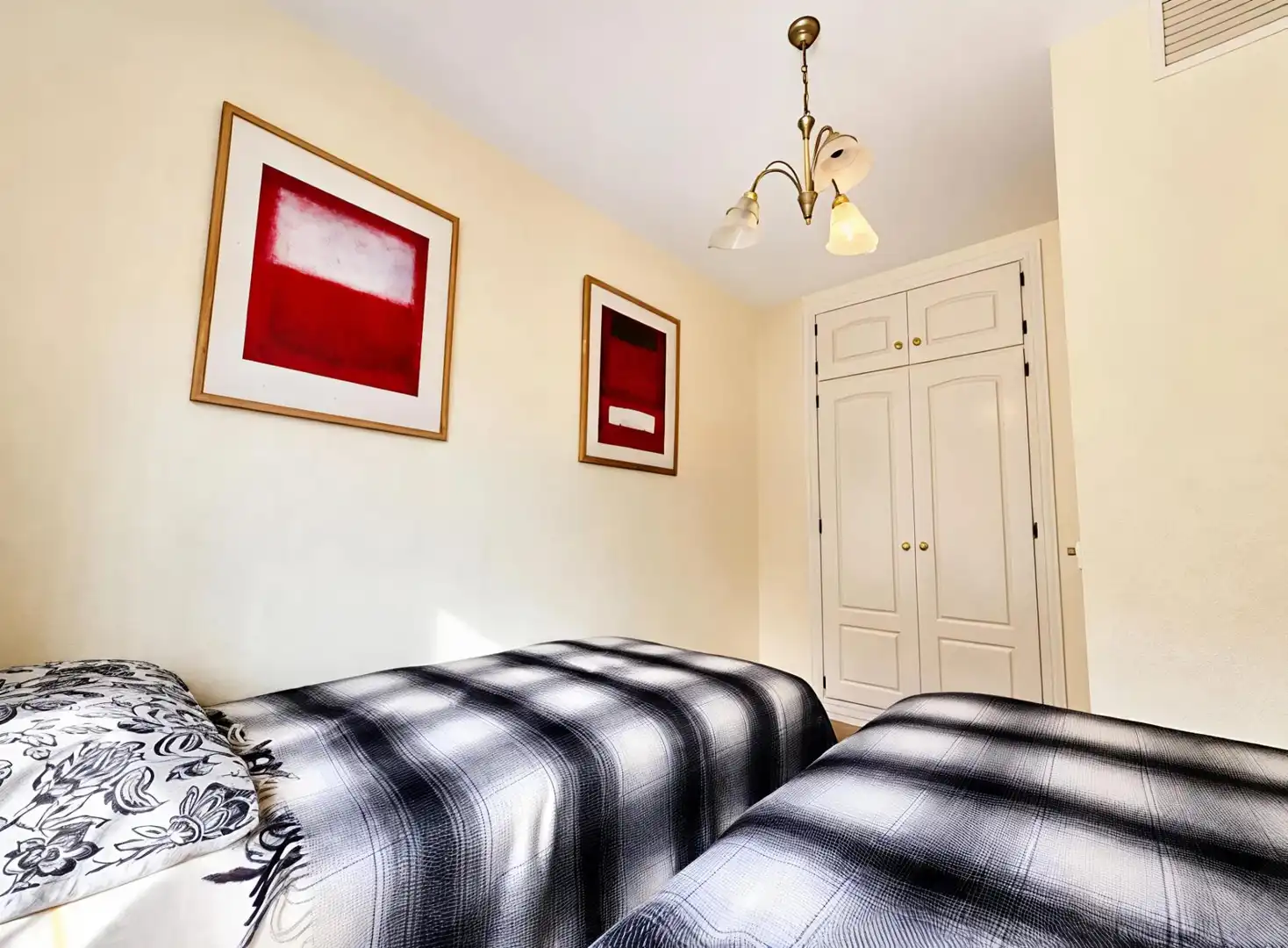 Habitación de Casa adosada en venta en Manilva
