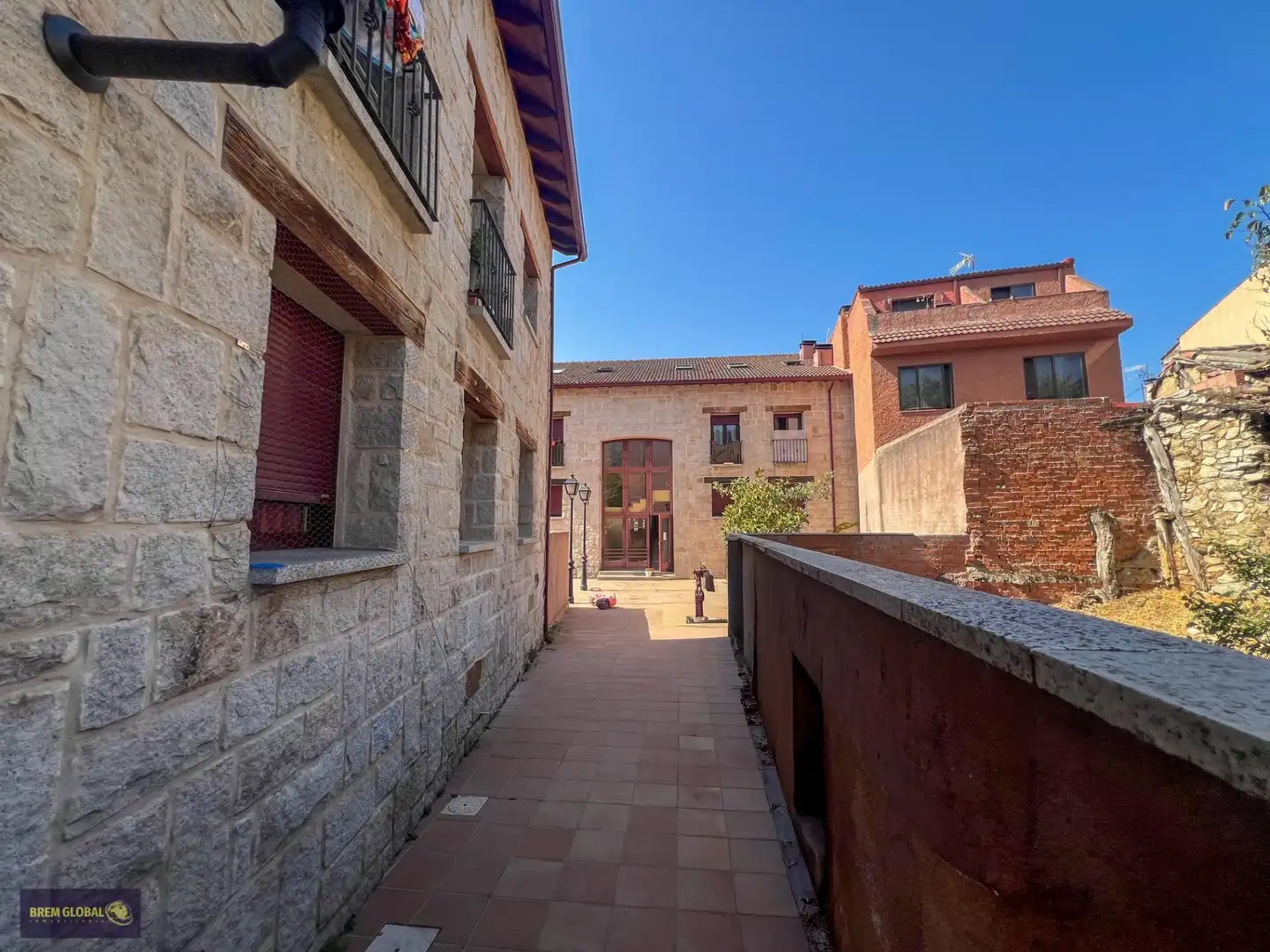 Vista exterior de Dúplex en venda en La Cabrera amb Calefacció