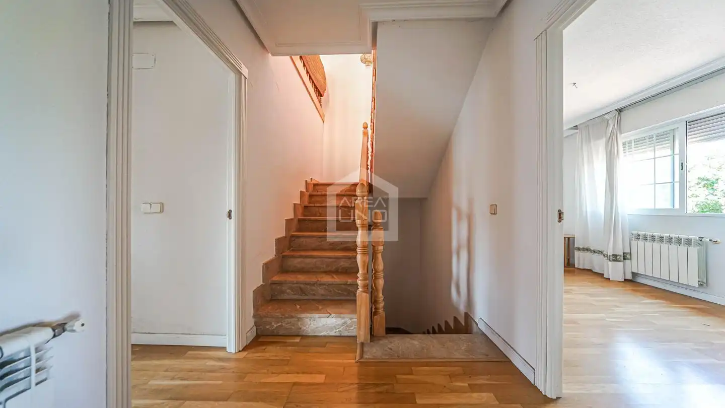 Casa adosada en venta en Villaviciosa de Odón con Calefacción, Jardín privado y Parquet
