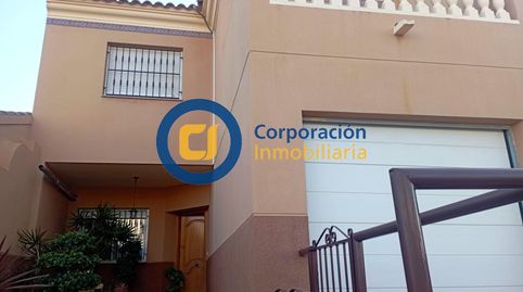 Dúplex con tres dormitorios y garaje, en Almendricos