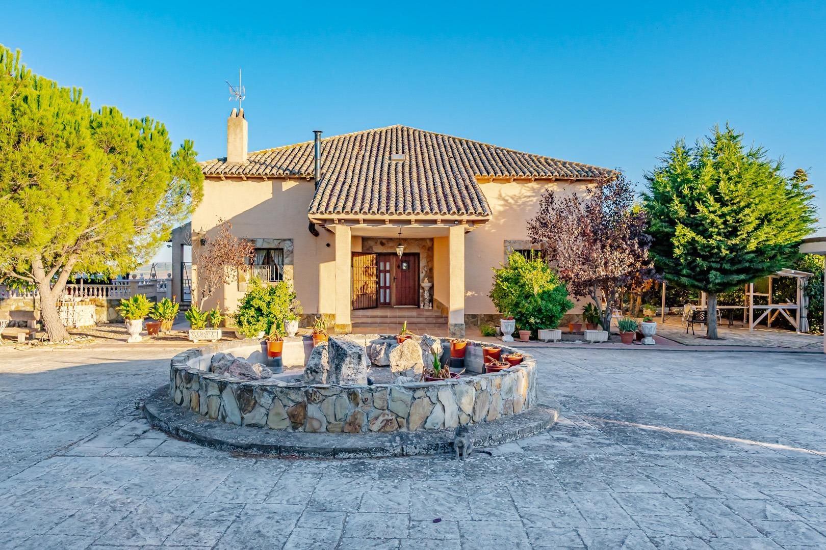 Vista exterior de Casa o xalet en venda en Chinchón amb Aire condicionat, Calefacció i Jardí privat