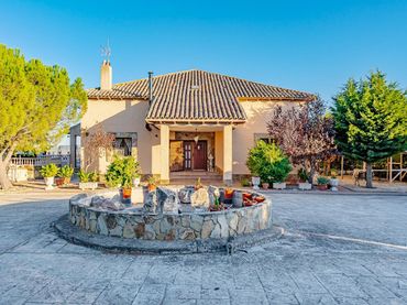 Casa amb piscina en venda a Chinchón