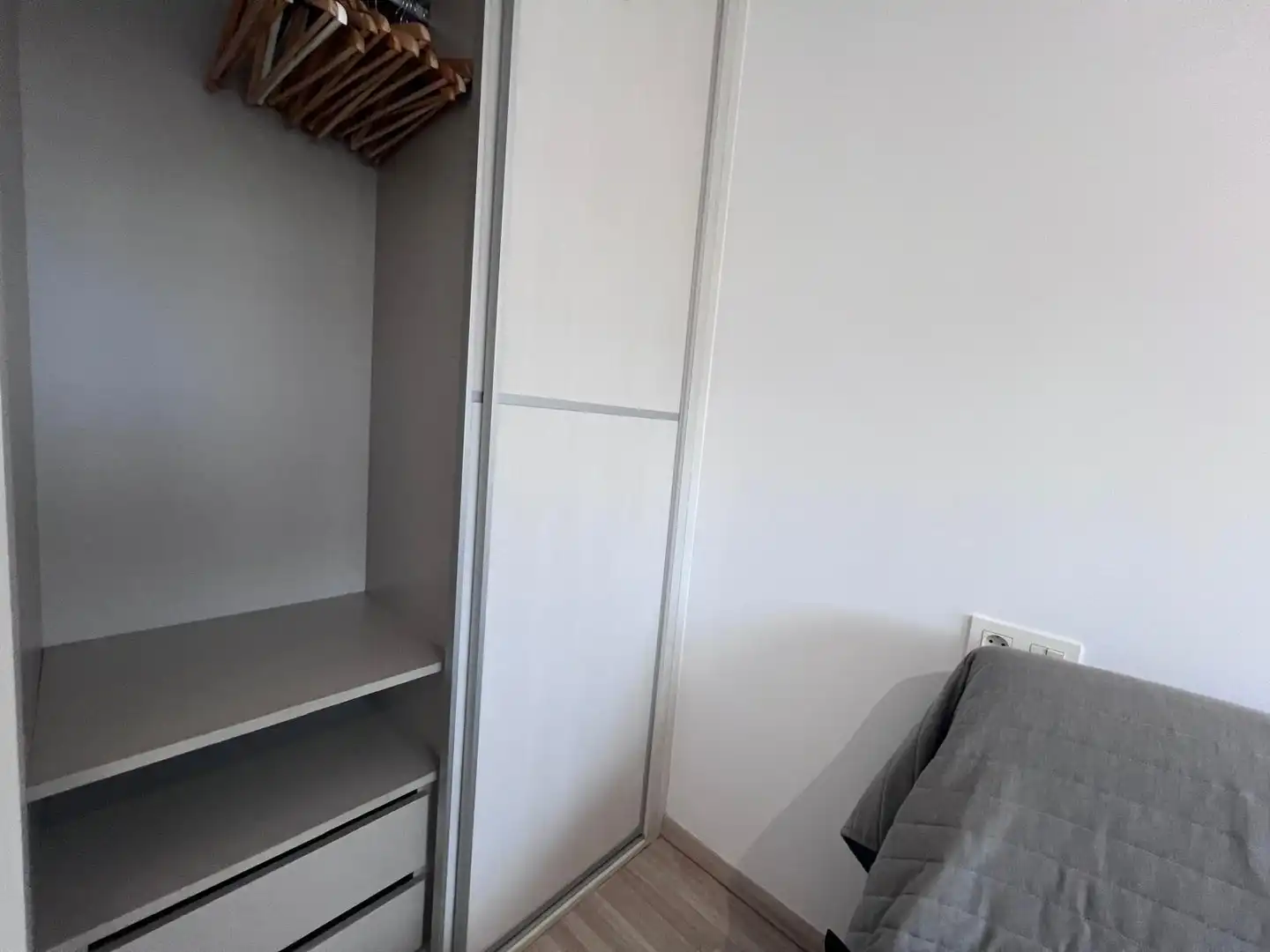 Habitación de Piso de alquiler en Oviedo  con Calefacción, Terraza y Trastero