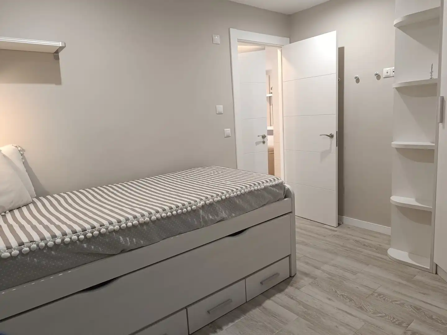 Bedroom of Flat for rent in Gijón   with Heating and Furnished