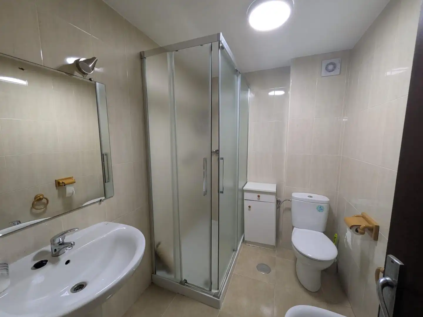 Badezimmer von Wohnung zur Miete in Almería mit Möbliert