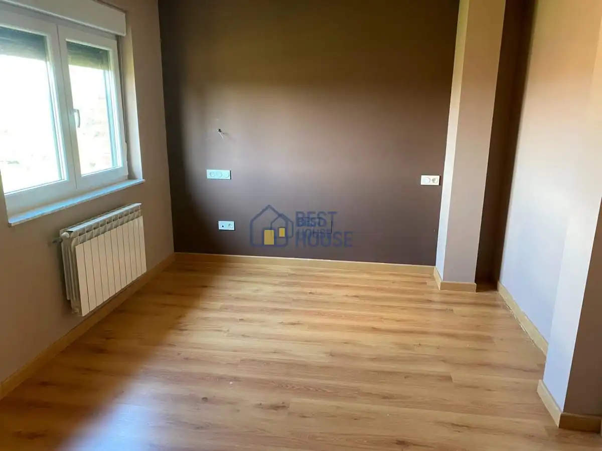Bedroom of Detached homes for sale in Onzonilla  with Heating, Private garden and Parquet flooring