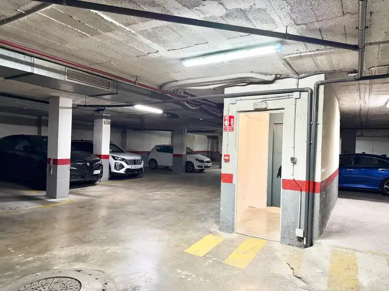 Parking de Piso en venta en Torremolinos con Aire acondicionado, Terraza y Lavadora