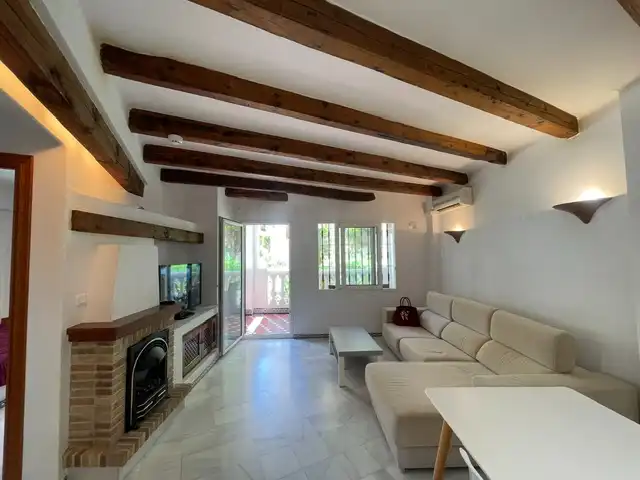 Wohnzimmer von Erdgeschoss zum Verkauf in Torrevieja mit Klimaanlage, Heizung und Terrasse